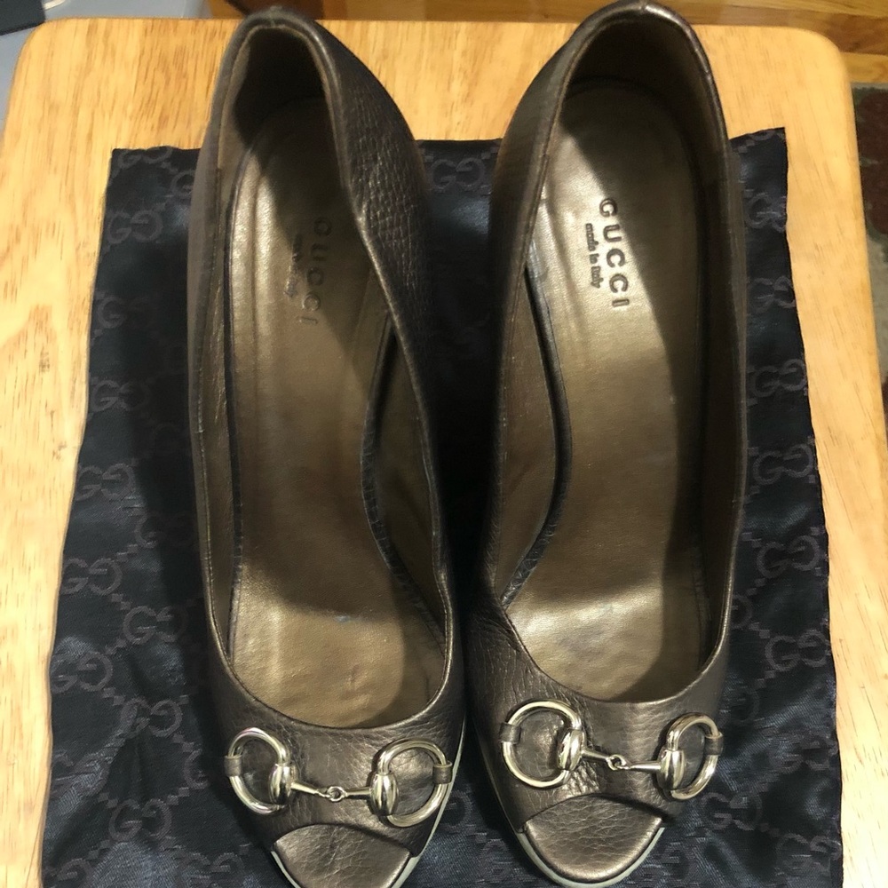 Gucci leather wedges 39